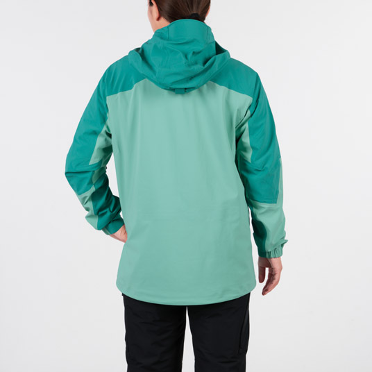 モデル身長163cm／Mサイズ着用