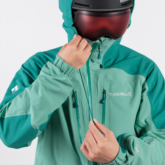 フードの顔周囲をドローコードで調節可能