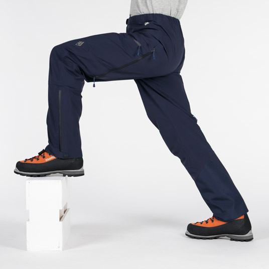 優れたストレッチ性を備えます