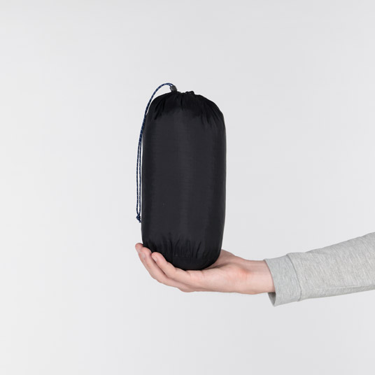 コンパクトに収納でき、携行に便利