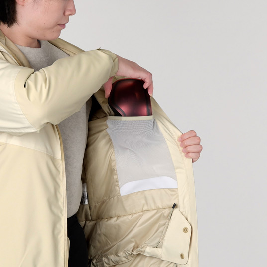 ストレッチ性に優れたパワーメッシュの内ポケット