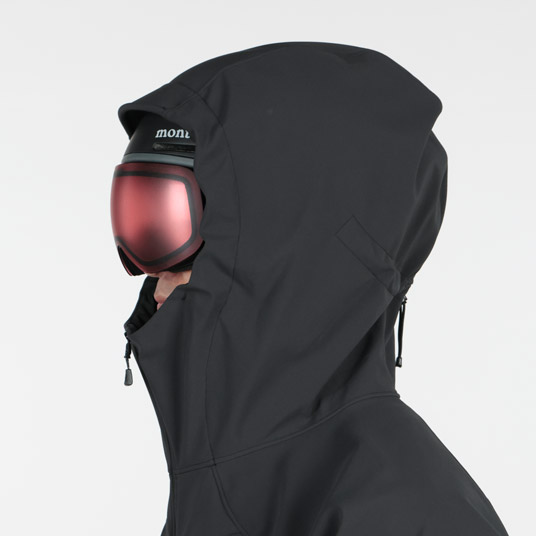 前後のドローコードで顔の周囲と奥行きの調節が可能