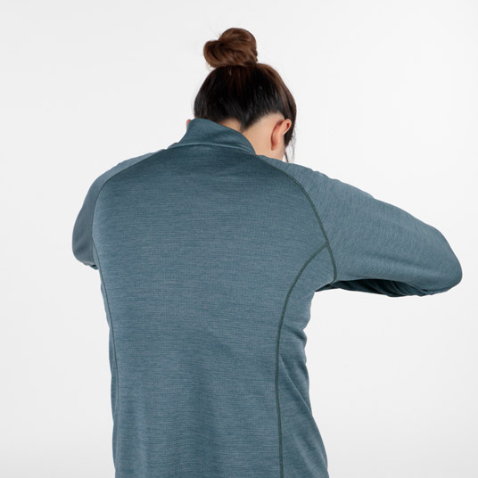 優れたストレッチ性を備え体の動きにしなやかに追従