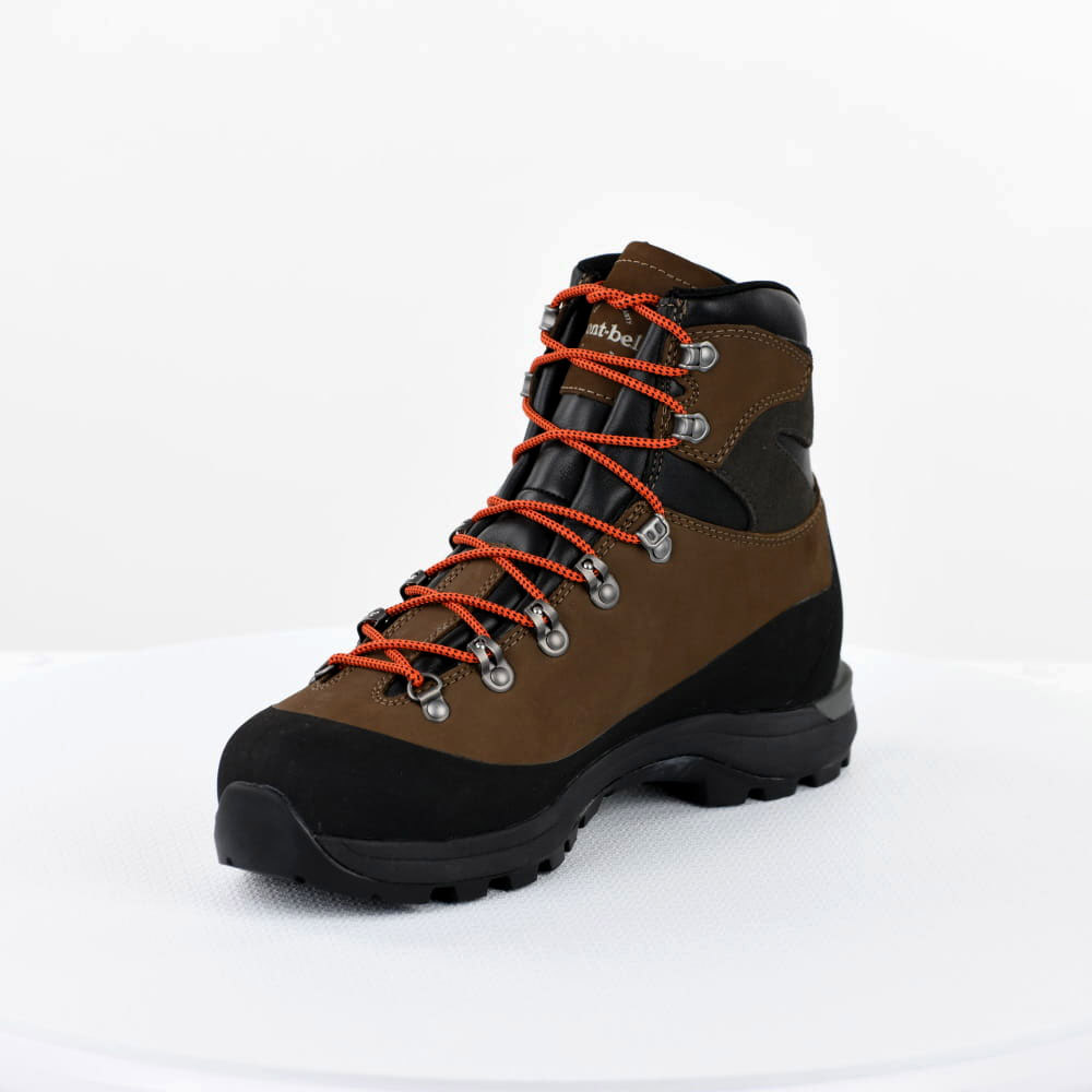 大人気新品 登山靴：モンベルのアルパインクルーザー2500（男性用